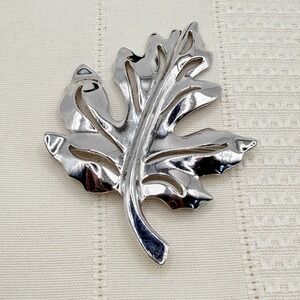 Vintage Shiny Cutout Silver Tone Leaf Foliage Autumn Pin Brooch